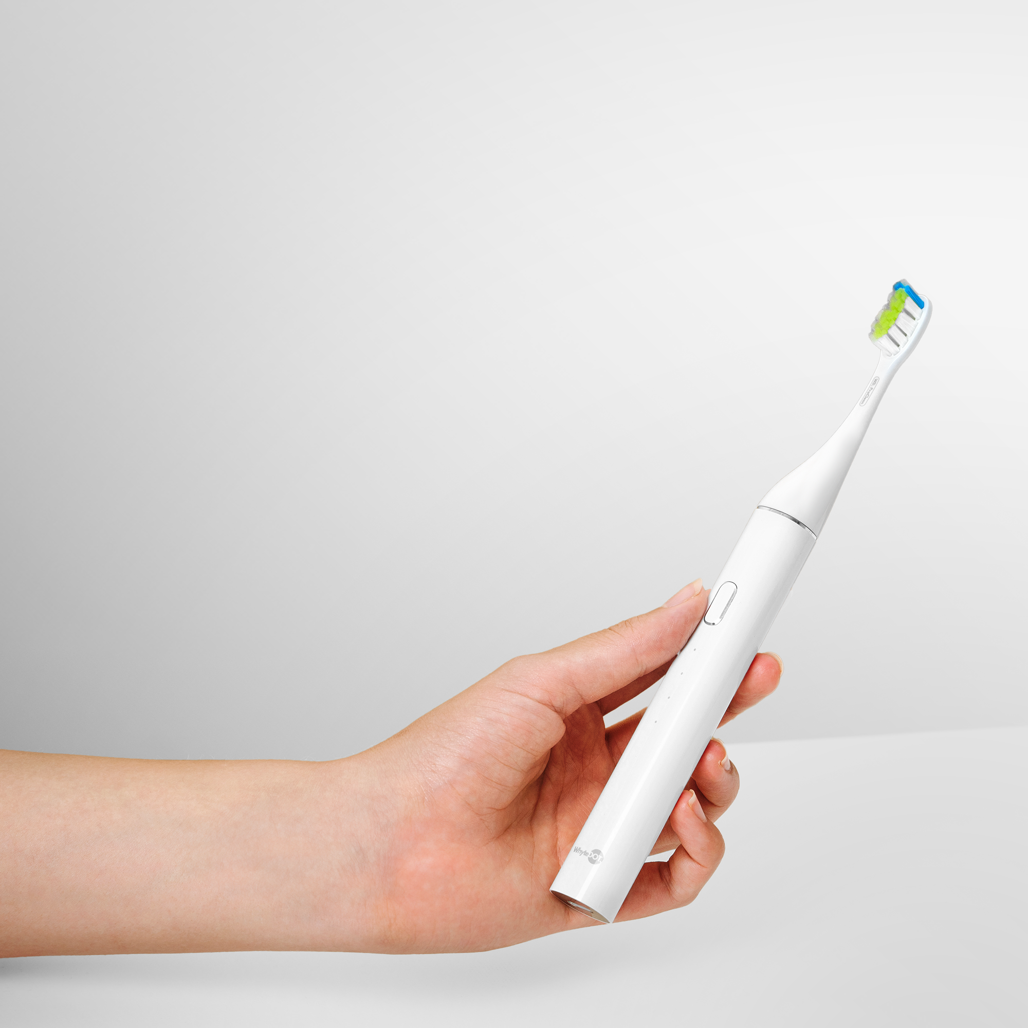 How to: So pflegst du deine WhyteDOT® Schallzahnbürste richtig